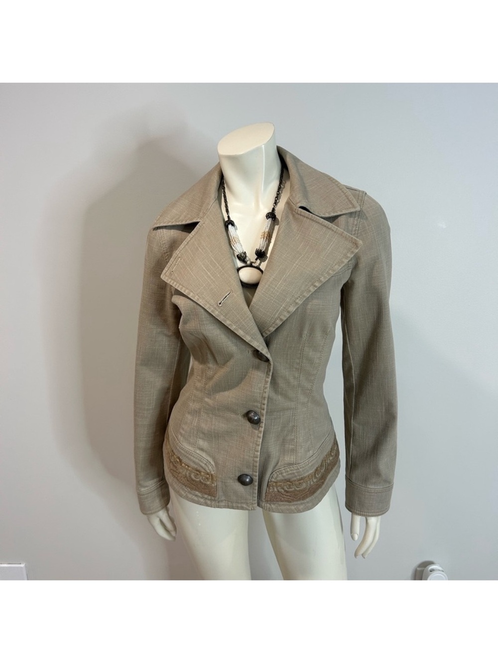 Chic Women's Beige Blazer with Embroidered Details by Laurel❤️36/S